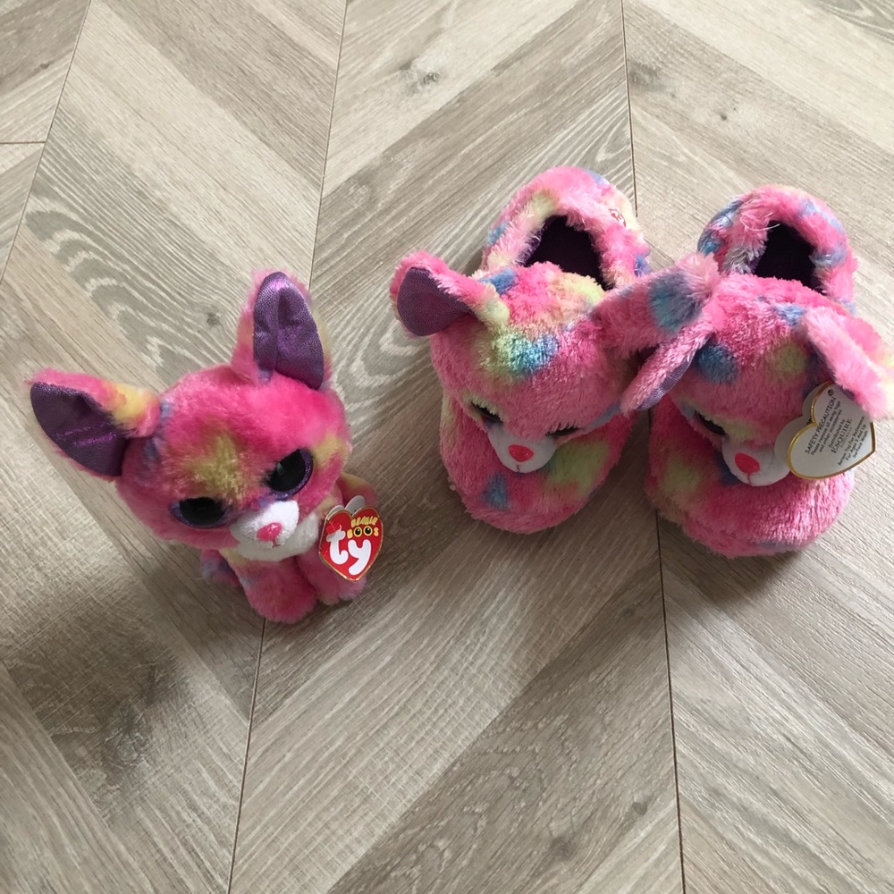 Ty brand Slippers and Beanie Size M(12-13)